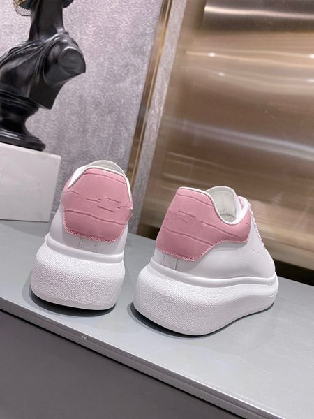 

woman casual shoes designer luxury leather trainers fashion rubber outsole sneaker classic run away sneakers mixed color flats trainer shoes, Black