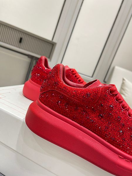 

luxury casual shoes for men women designer embossed trainer sneaker genuine leather plate-forme sneakers mens low flat trainers canvas sky 0, Black