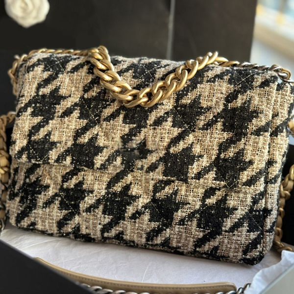 

Delicate knockoff Designer Chain bag 30CM Fashion Handbag With Box YC173