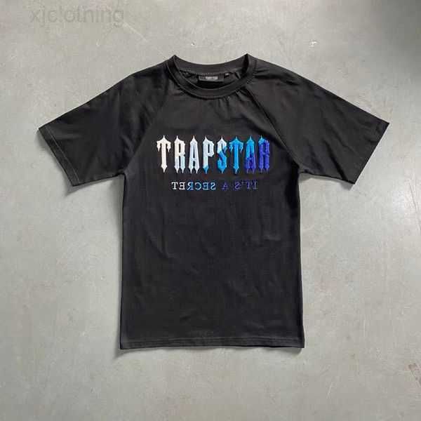 

2023 summer mens t shirs trapsar designers classic men shir round neck loose ops pans leer coon shirs breahable embroidery tracksuis ee pure, White;black