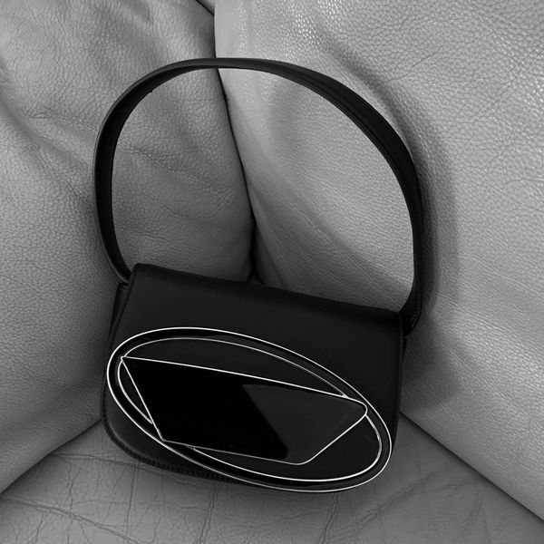 

fashion luxurys designer shoulder bag womens mens cool genuine leather totes bag flap messenger handbags small envelope crossbody clutch bla