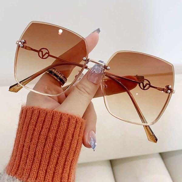 

rimless square sunglasses fashion letter v gradient for women luxury metal sun glasses vintage ladies eyewear, White;black