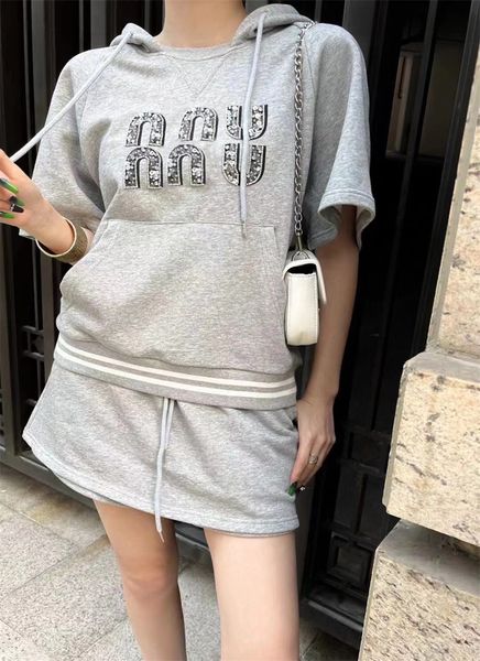 

women's designer two piece pants set summer casual women tracksuits suit short sleeve hoodie with elastic shorts with sweat suit m168, White