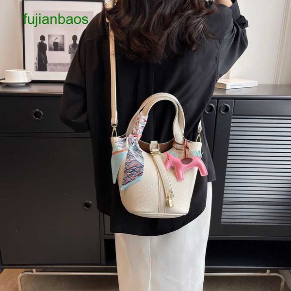 

hemres picotn handbags women's 2023 summer new fashion versatile crossbody bag small design popular portable bucket this year, Black