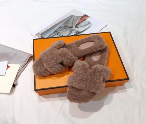 

2022 designers wool slippers women trendy woolskin solid color embroidery slides winter soft luxury plush fur sheep sandals rubber3561328, Black