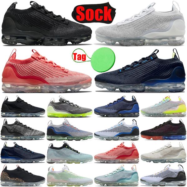 

2021s mens womens running shoes triple white game royal racer blue day to night neon oatmeal men trainers sneakers fashion