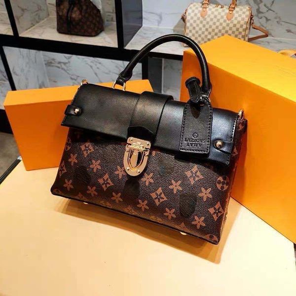 

the new one-shoulder cross-hand women's bag classic reading messenger bag