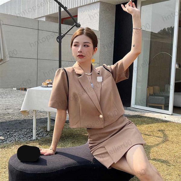 

fashion womens two piece dresses spring summer khaki casual luxury classic letter diamond brooch contrast lapel short sleeve brand printed s, White