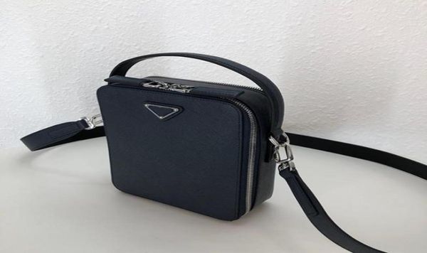 

p 066067 leather has a good threedimensional feel postman bags handbag shoulder bag fashion there is enough space for everyday i1459358