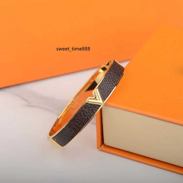

designer brown lenther bangle stainless steel love bracelets rose gold bangles women men screw bracelet old flower grid couple classic diamo, Black