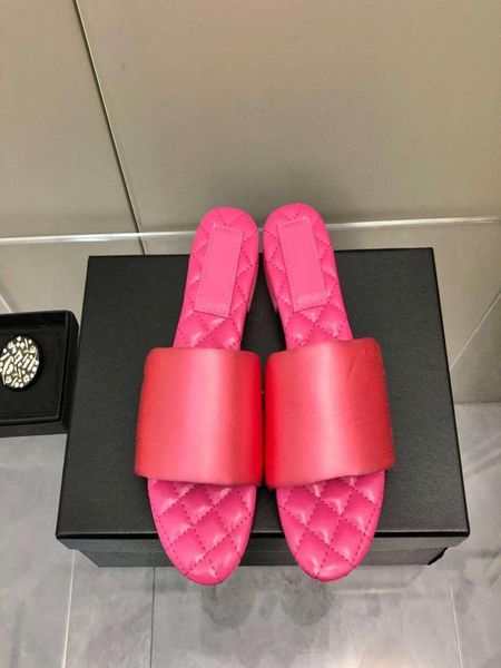 

2022 women sandal low heel slide platform candy colors outdoor beach flip flops brand luxury design shoes8277070, Black