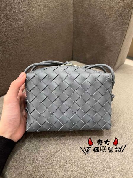 

shoulder botegas purse loop camera designer luxurys bag womens one tote bags small woven crossbody leather handbag qd05