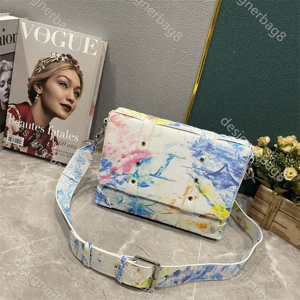 

2023 designer bag canvas printed messenger bag luxurys unique fashion crossbody bag trunk should bag summer fresh style flap bag casual clut