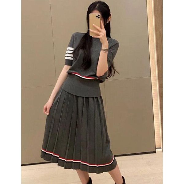 

dress lairentraje de primavera y verano para mujer a media pierna falda plisada de lana de punto cuello redondo camiseta de manga, White