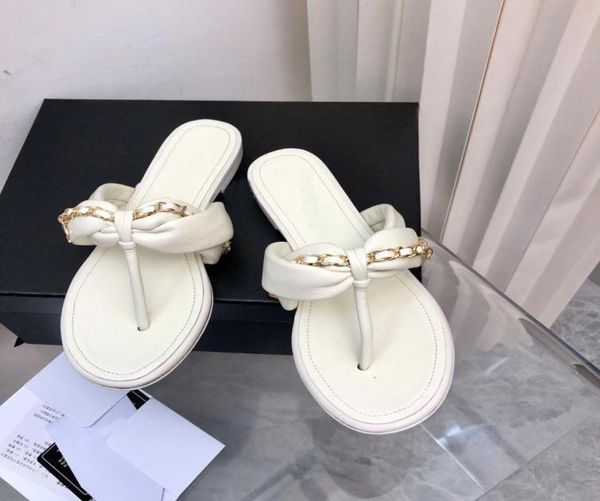 

2022 lambskin purple sandals women flat low heel flipflops metal chain matching vacation beach slippers fashion bow black white m6435730