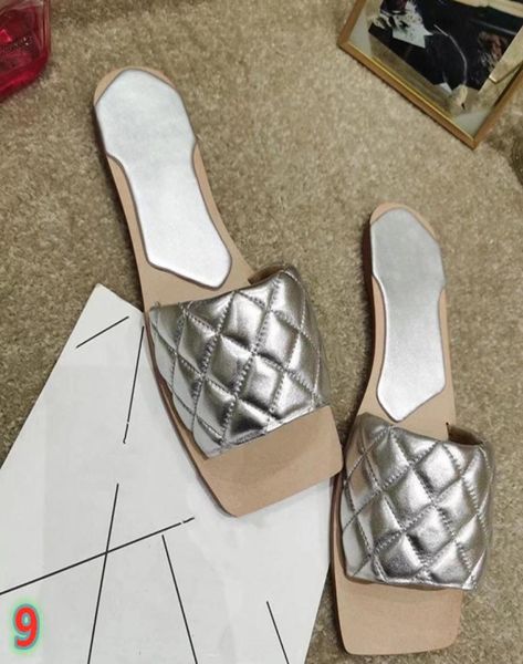 

2020 new designer leather lady sandals summer flat shoes fashion beach lady big head slippers casual slippers size 353328787, Black