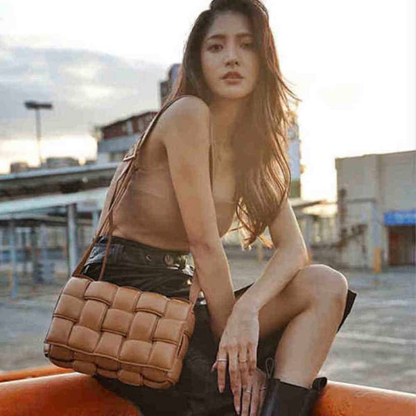 

designer bottegas bags venetas summer fashion versatile woven womens pillow leather tofu one should b v have logo jjzp