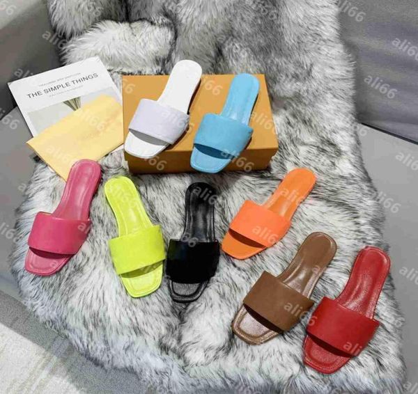 

2021 women luxury designers slipper fashion jelly light leather slippers summer beach shoes sandals with box snea8212094, Black
