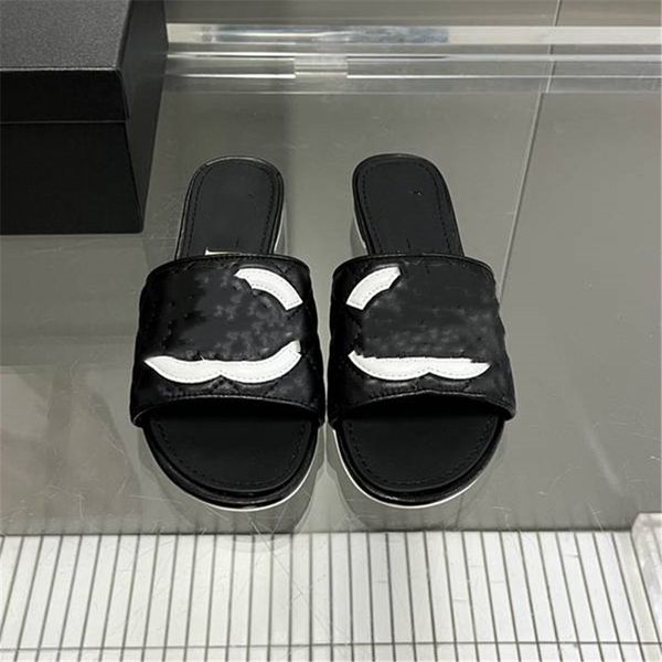 

fashion slippers 2023 luxury design summer channel men and women flat shoes thick sole leather rubber letter logo casual cartoon slippers 06, Black