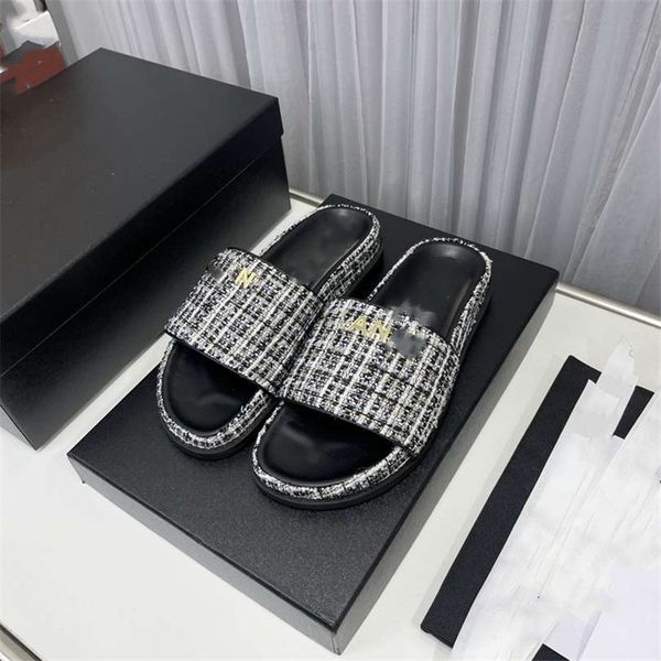 

fashion slippers 2023 luxury design summer channel men and women flat shoes thick sole leather rubber letter logo casual cartoon slippers 05, Black