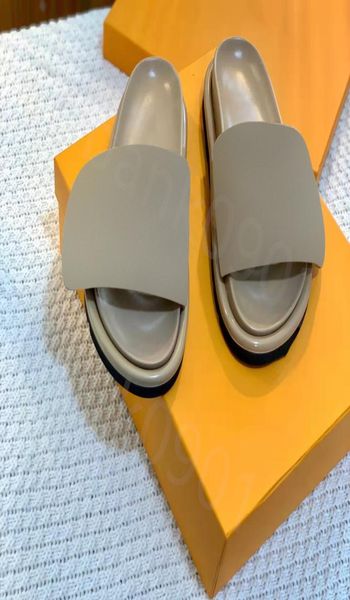

2022 new designer woman man slippers pool pillow comfort mules slides wholer boots trainers dress shoes foa6295887, Black