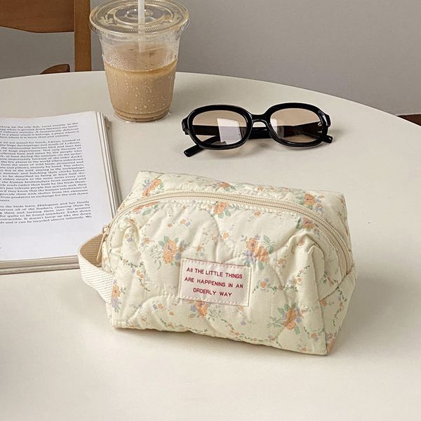 

cosmetic bags cases korean quilted makeup bag organizer floral cosmetic pouch cotton fabric portable toiletry bag necesserie pen storage bea