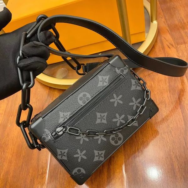 

luxury mini soft trunk m44735 shoulder clutch make up bags womens designer fashion black flower handbag cosmetic bag mens zipper crossbody t