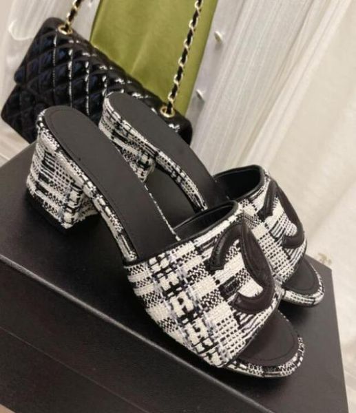 

2022 luxury designer women slippers wool upper woven sandals sheepskin lining leather outsole beach shoes outing back white4629739, Black