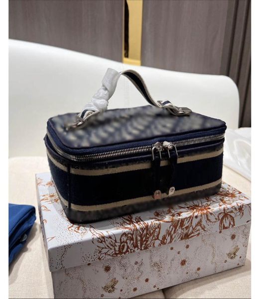 

luxury 5a hand bag travel toiletry pouch protection makeup clutch women leather cosmetic bags for woman special designers shou7525704