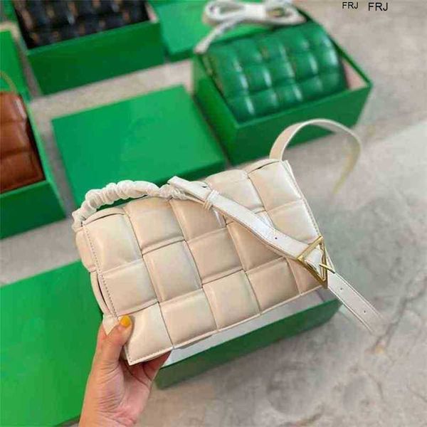 

designer bottegas bags venetas cassettes luxury 2023 handbags triangle decoration single shoulder messenger tofu bag zhao ruths same cassett