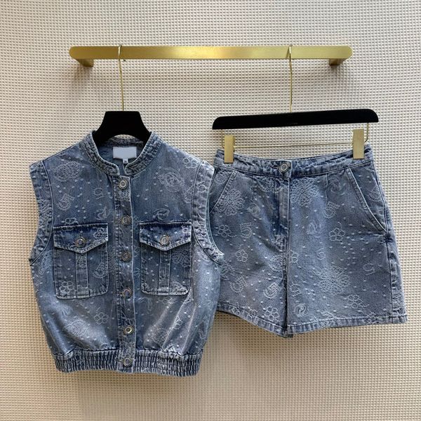 

designer two piece dress 2023 fashion casual tracksuit women sleeveless embroidery loose jacket high waist casual shorts, White