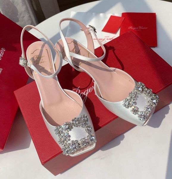 

2022 european women sneakers dress shoes flower strass sandals wedding womens diamondbuckle silksatin sandal mujer point toe pum2435784, Black