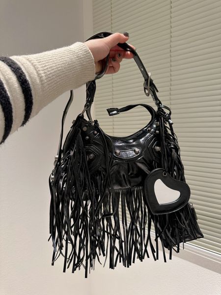 

fashion locomotive bag cute tassel messenger bag trend women's fashion