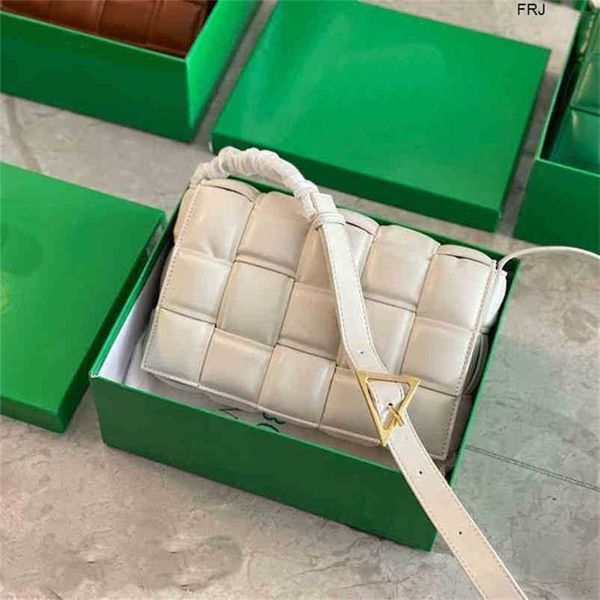

designer bottegas bags venetas handbag bags cassettes 2023 triangle shoulder messenger tofu leather woven pillow havevirw with logomqiv with
