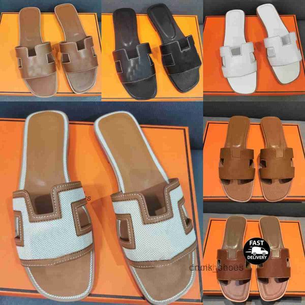 

comfortable foot feeling quality assurance emotional support in sandals beach slippers do not slip and play is more comfortable, Black