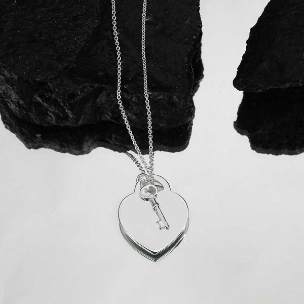 

tiffy light and luxury style classic love brand key necklace jewelry, Black