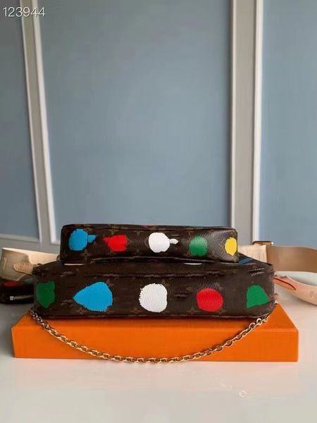 

the latest three-piece set is a stylish versatile shoulder bag cross-body bag