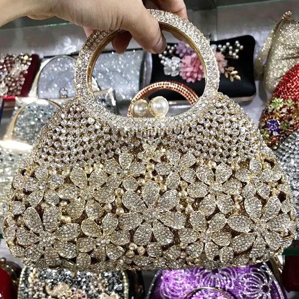 

evening bags gold metal pearl handle white crystal clutch bag women's flower diamond wedding bridal handbags fashion 230421