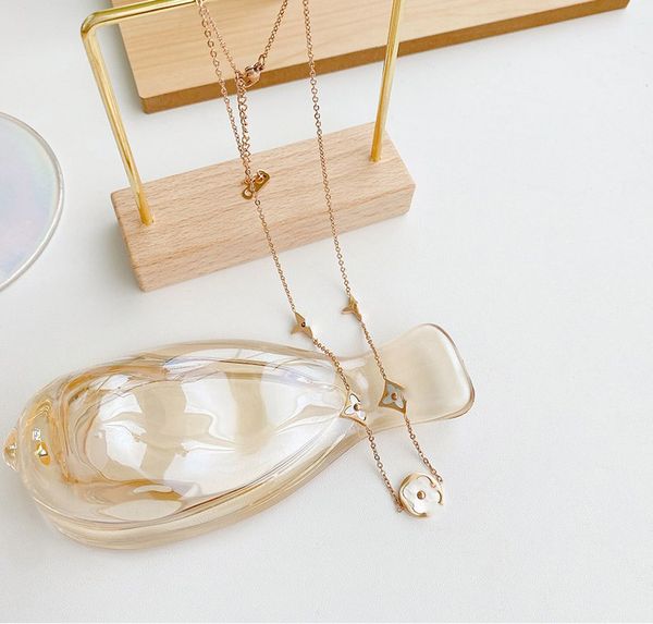 

good lucky white shell clover pendant necklace jewelry for gift, Silver
