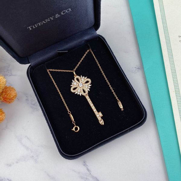 

Tiffanyism Victoria Key Pendant in 18k Rose Gold with 0.34ct Diamonds - Medium Size