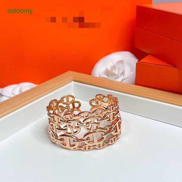 

hemrres designer bracelet new fashion simple and personalized design wide plate pig nose opening made of subgold material high end gold brac, Black