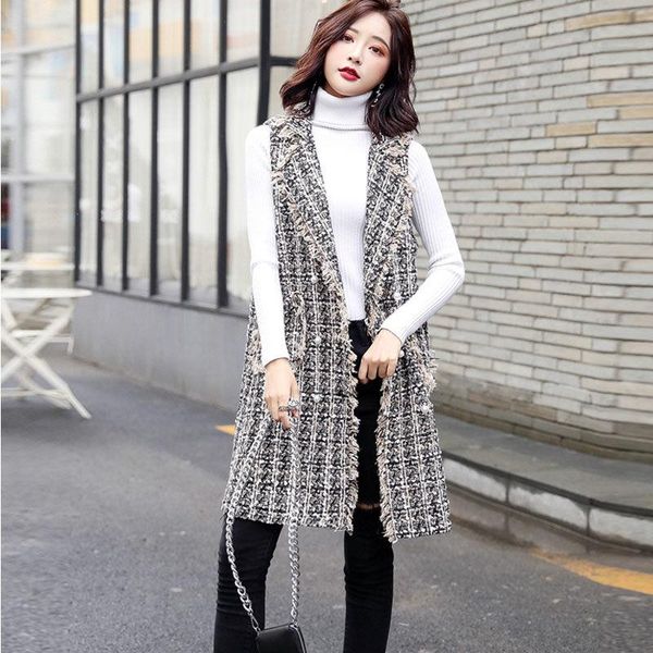 

vests women 2021 spring autumn fashion doublebreasted pearls vest long coats new female tweed wool tassel plaid sleeveless jacket h21, Black;white