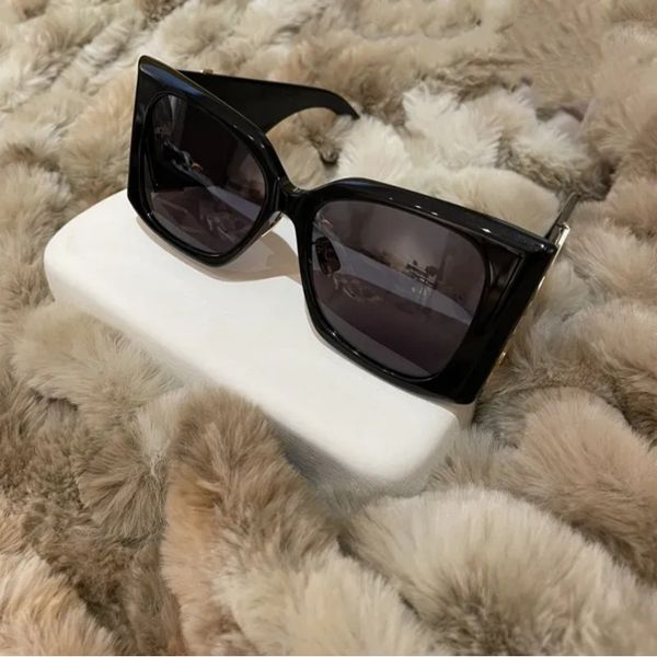 

wide legs fashion sunglasses for women designer summer style anti-ultraviolet retro plate square full frame glasses random box, White;black