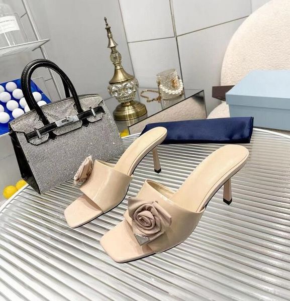 

2023 latest women's sandals, slippers, thick heels, thin heels, low heels, 7.5cm, floral decorative round toe patent leather formal cas, Black