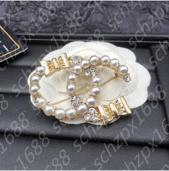 

2023luxury classic brand letter brooch designer brooches pearl or diamond for women charm wedding gift jewelry accessorie, Gray