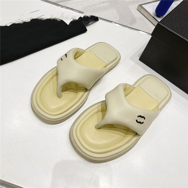 

fashion slippers 2023 channel luxury design summer men's and women's flats thick soled leather rubber lettering logo casual cartoo, Black