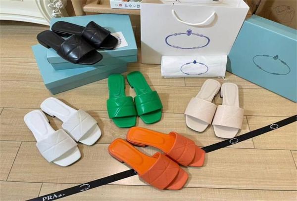

2022 fashion designer women triangle logo sandals flat solid leather slide sandal slipper beach slipper summer flip flops 35423750050, Black