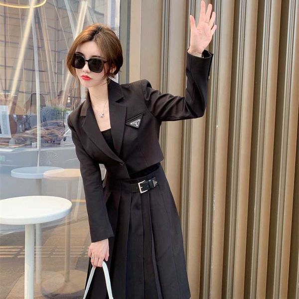 

30% off family early autumn new fashion and advanced temperament triangle micro label pleated long dress set, White