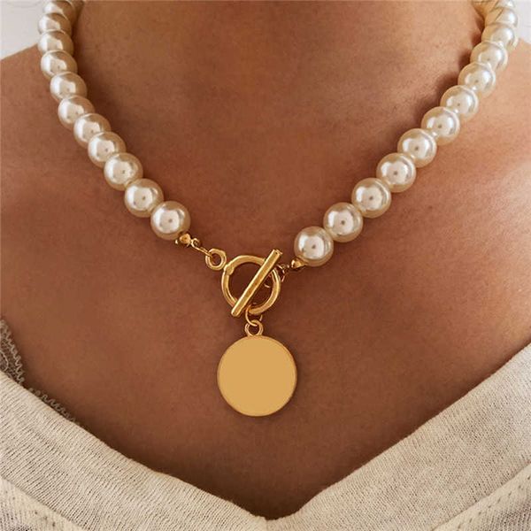 

pendant necklaces 2023 fashion wedding pearl choker necklace for women vintage coin lock pendant chain jewelry on the neck accessories party, Silver