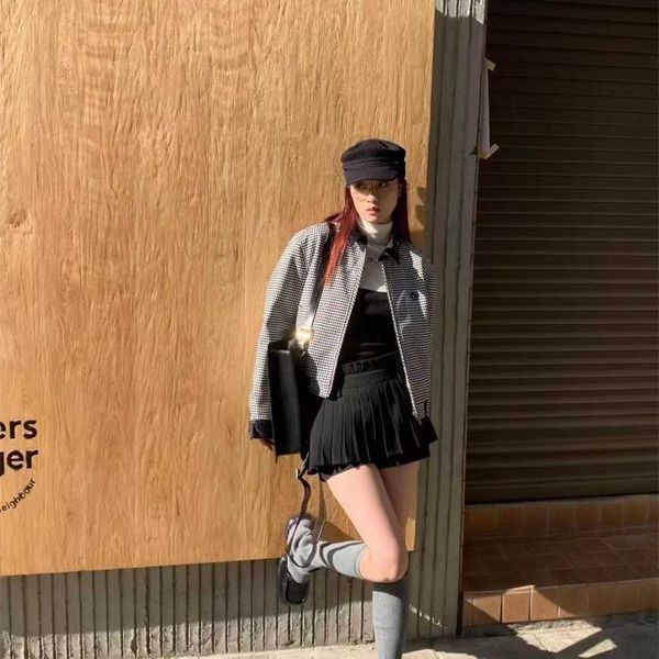 

32% off family spring/summer new cute triangle decorative waist small edition pleated mini versatile trouser skirt, Black